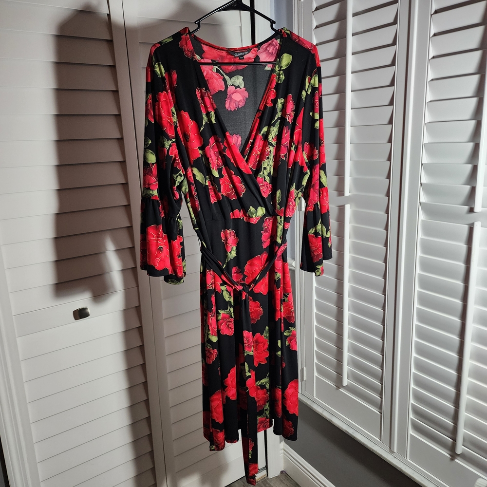 Glamour Red and Green Floral Wrap Robe